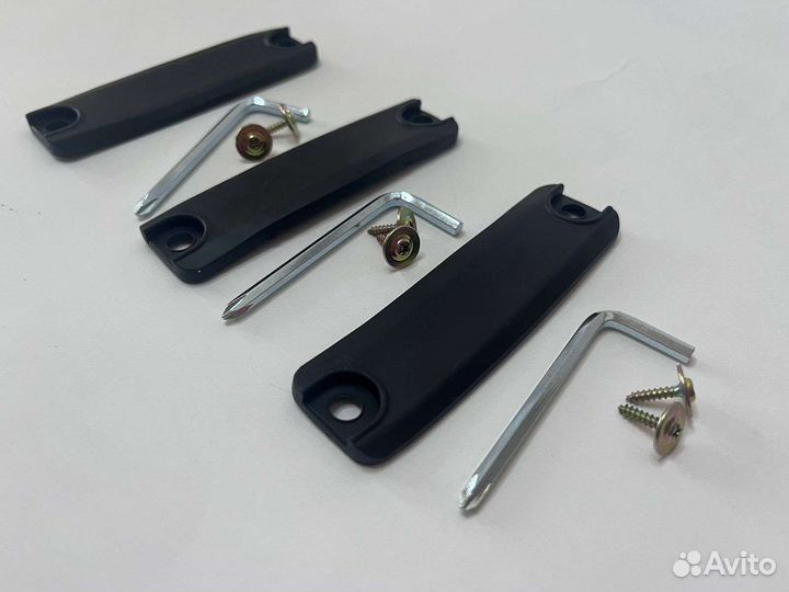 Резинка кнопки открытия багажника Toyota Avensis