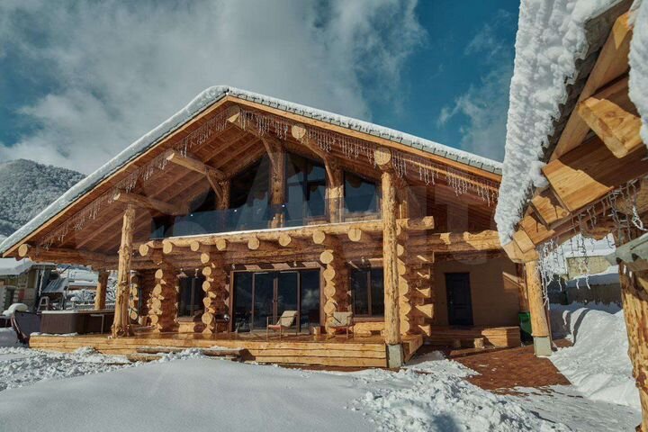 Дом 380 м² на участке 7,5 сот.