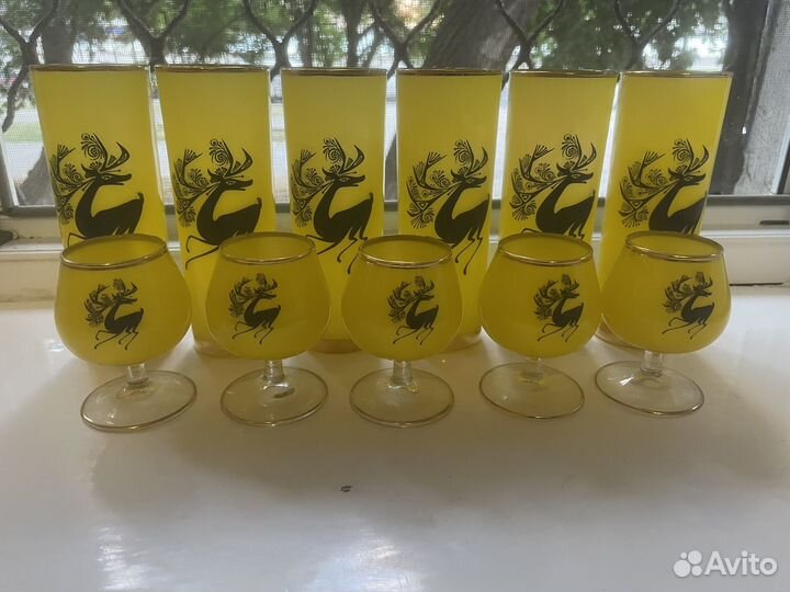 Набор бокалов и рюмок