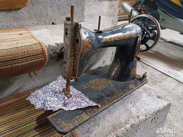 Швейная машинка ножная