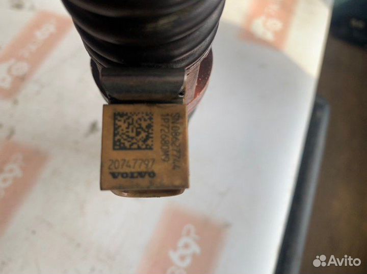 Насос-форсунка Volvo Fh12