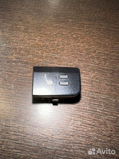 Кнопка обогрева сидений правая Volkswagen Polo 5