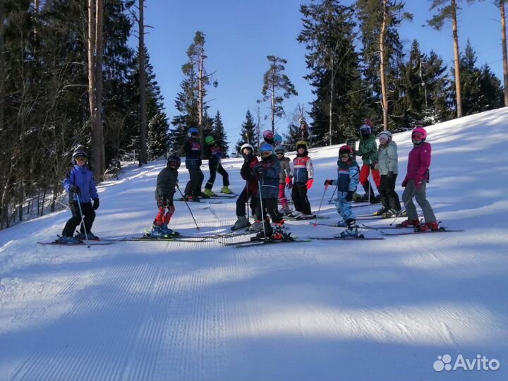 Инструктор по горным лыжам