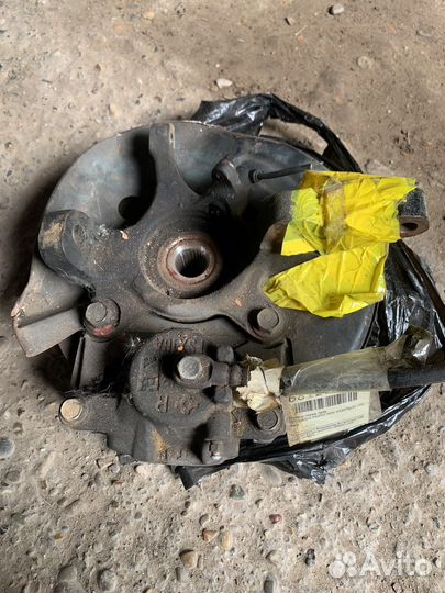 Поворотный кулак pajero mini в сборе