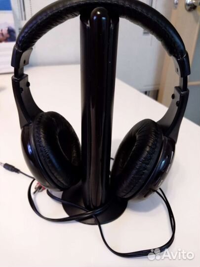 Беспроводные наушники со станцией