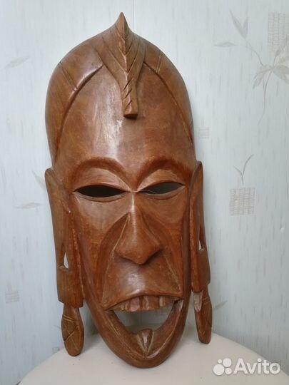 Маска из дерева