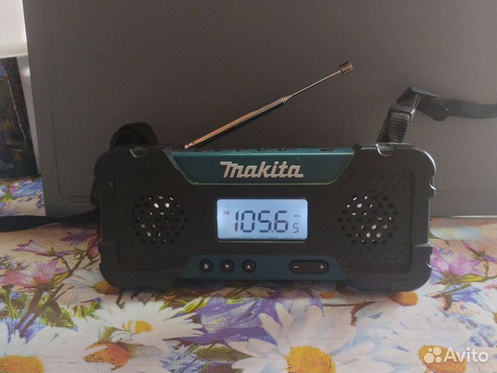 Радиоприемник makita