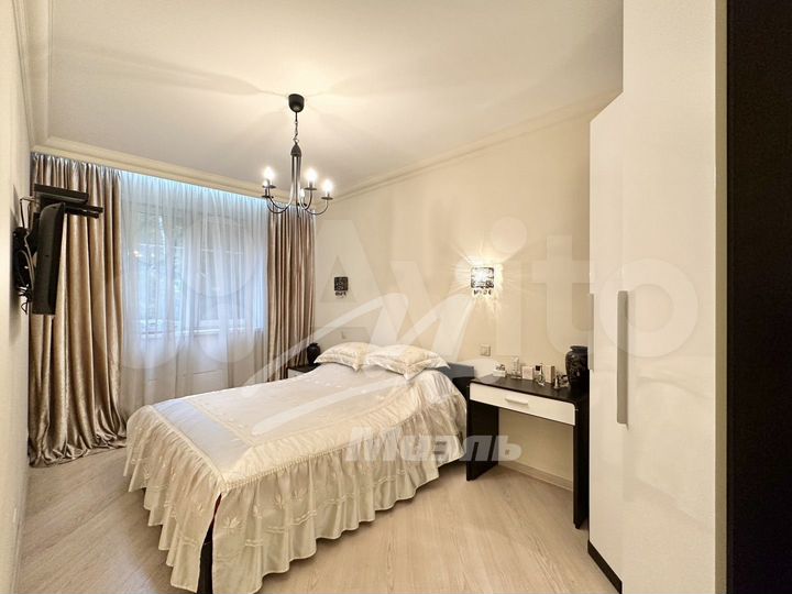 2-к. квартира, 69,5 м², 1/17 эт.