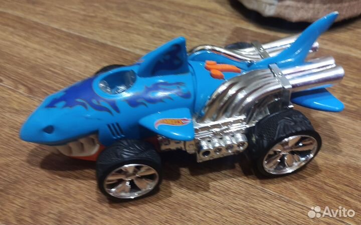 Машина Hot Wheels Action Sharkruiser 62002