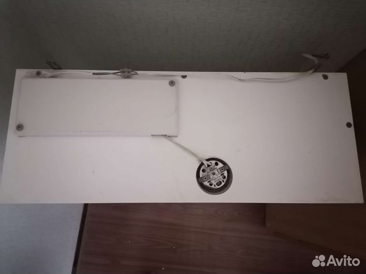 Зеркало со шкафчиком