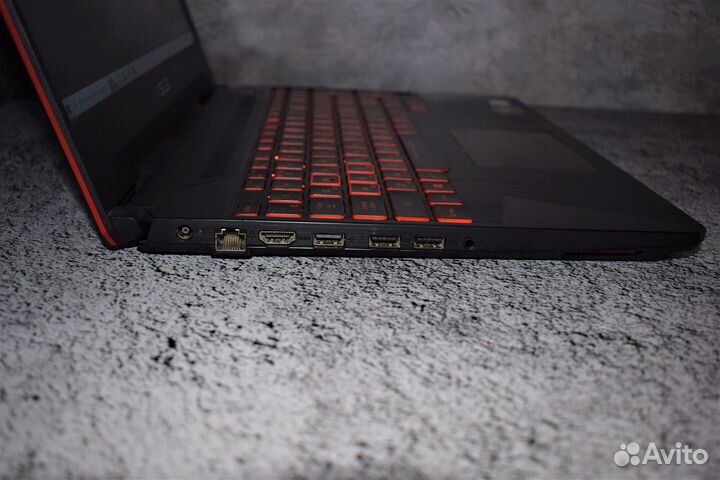 Игровой ноутбук asus на Core i5-8300H/ GTX 1060