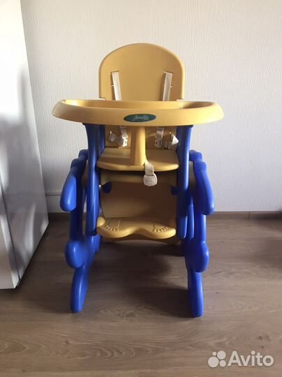 Детский стульчик для кормления
