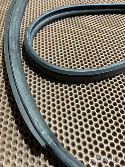 Уплотнитель двери передний правый Mercedes-Benz