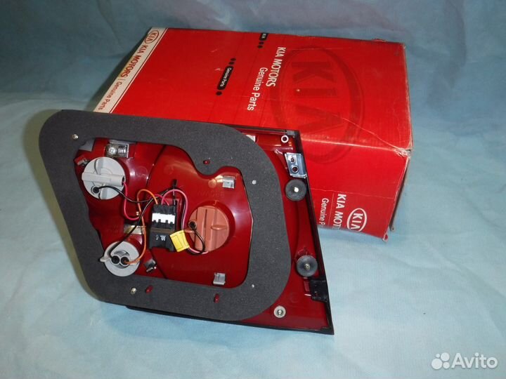 Фонарь правый внутренний Kia Magentis 1 / Optima 1