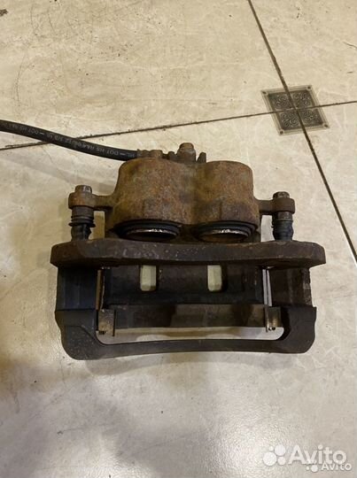 Тормозной суппорт перед лев SsangYong Kyron