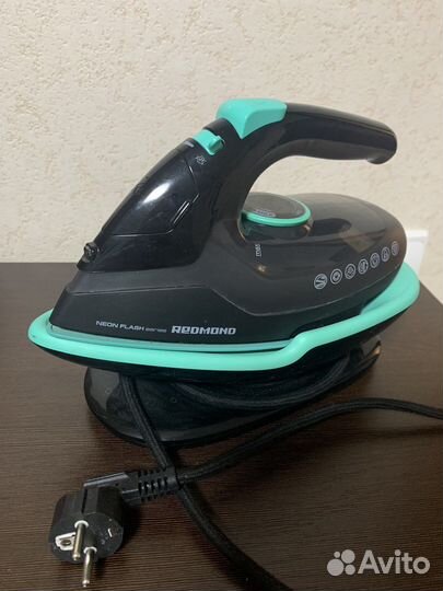 Утюг с парогенератором redmond