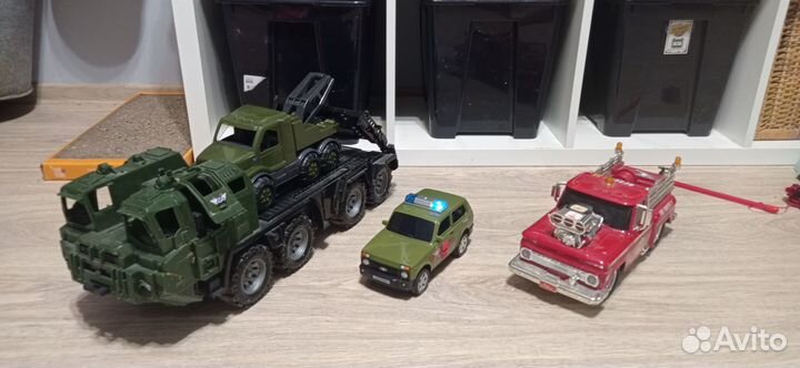 Игрушки. Бензовозы, погрузчик, динозавры, самолёт