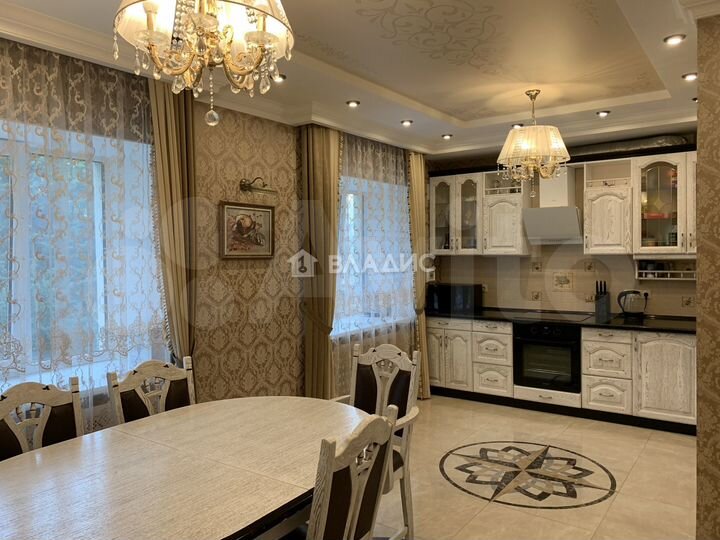 4-к. квартира, 131 м², 2/6 эт.