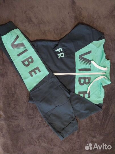 Новый костюм фирма pelikan р 140см и водолазка