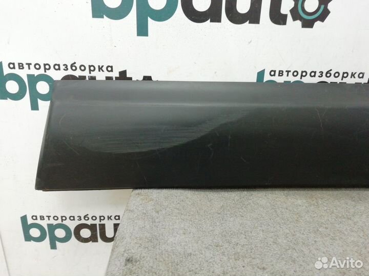 Накладка передней правой двери 80870-JD00A Nissan