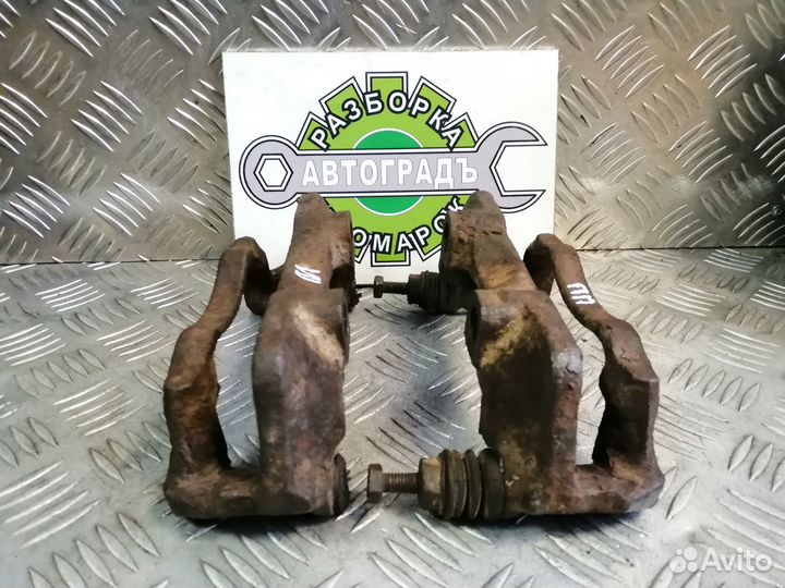 Скоба переднего суппорта Volkswagen Transporter T3