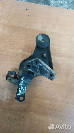 Кронштейн двигателя передний Primera P11 sr20de