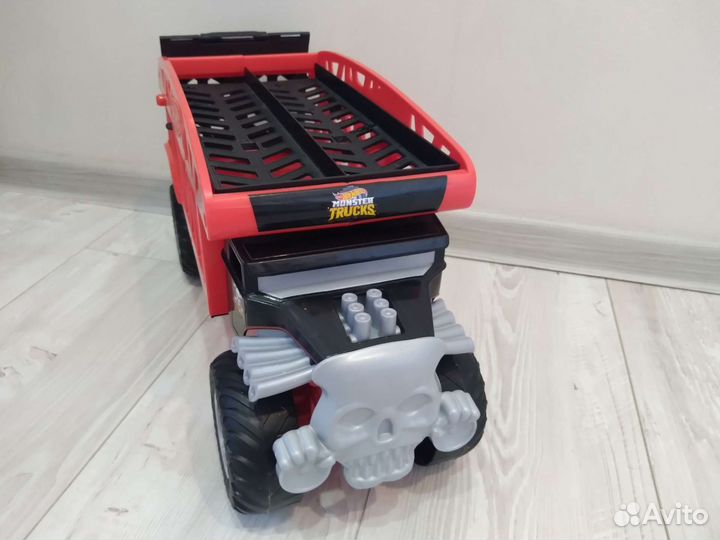 Hot wheels Тягач-перевозчик