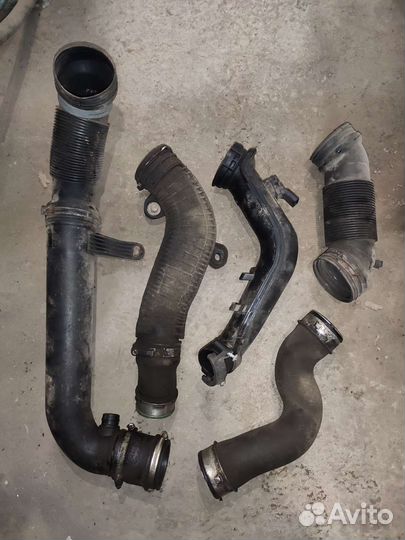 Патрубок интеркулера Volkswagen Passat B6 1,8