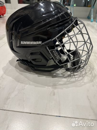 Продаю хоккейный шлем