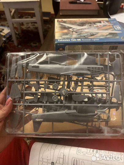 Модель самолета истребитель Як-9К 1:48