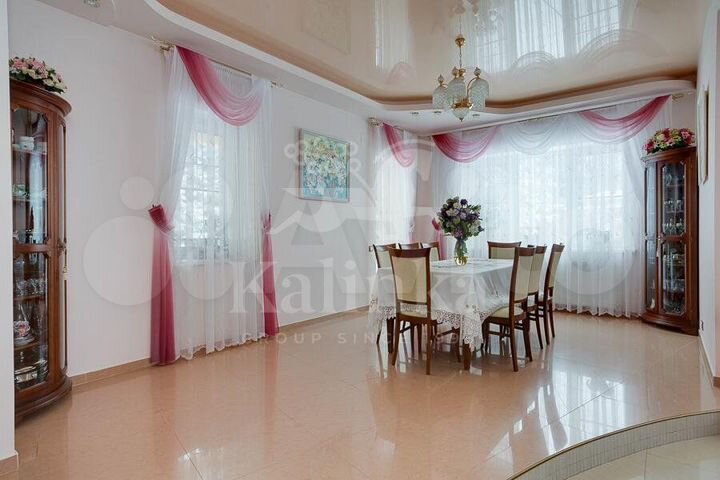 Дом 628 м² на участке 48 сот.