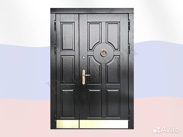 Двустворчатая входная дверь для дома