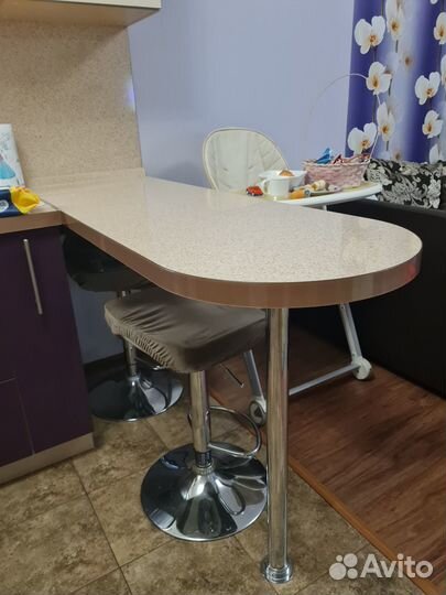 Барная стойка для кухни и навесной ящик