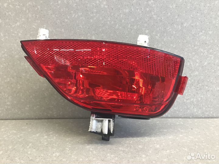 Фонарь задний в бампер правый Nissan Terrano III