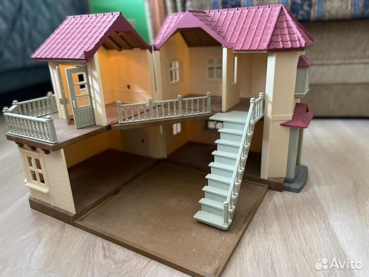 Кукольный домик с мебелью