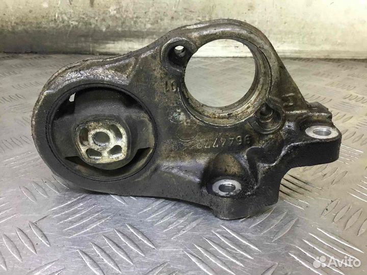 Кронштейн полуоси Citroen Berlingo 9644772380 9h02