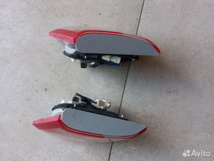 Фонарь задний внутренний правый левый To Camry V40