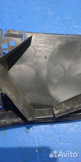 Жабо (планка под лобовое) Renault Sandero