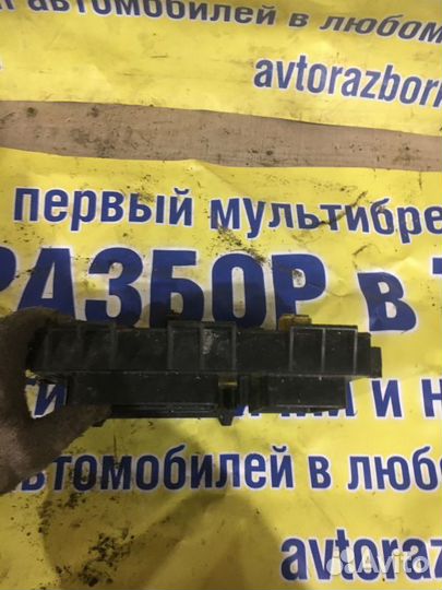 Блок предохранителей Opel Zafira B