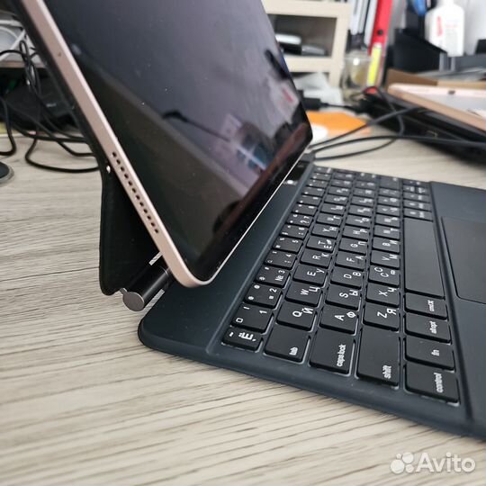 Клавиатура-чехол для iPad 10.9