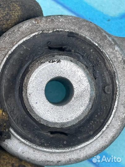 Рычаг передний верхний правый 8K0407510A