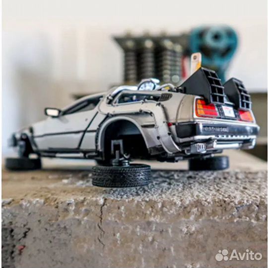 Назад в будущее автомобиль Делореан DMC-12 модель
