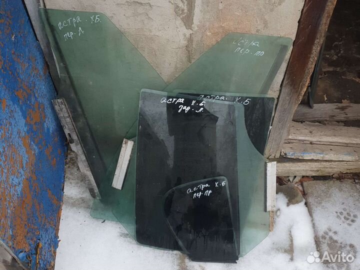 Стекло двери Opel Astra H