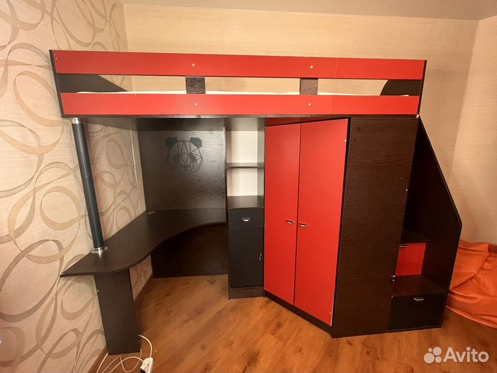 Двухъярусная кровать