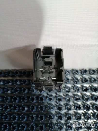 Кнопка аварийной сигнализации Volkswagen Passat