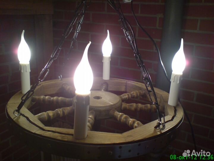 Колесо от телеги - люстра