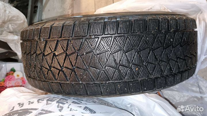 Bridgestone Blizzak DM-V2 235/65 R17 108S