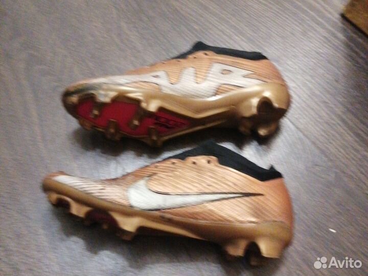 Футбольные бутсы nike