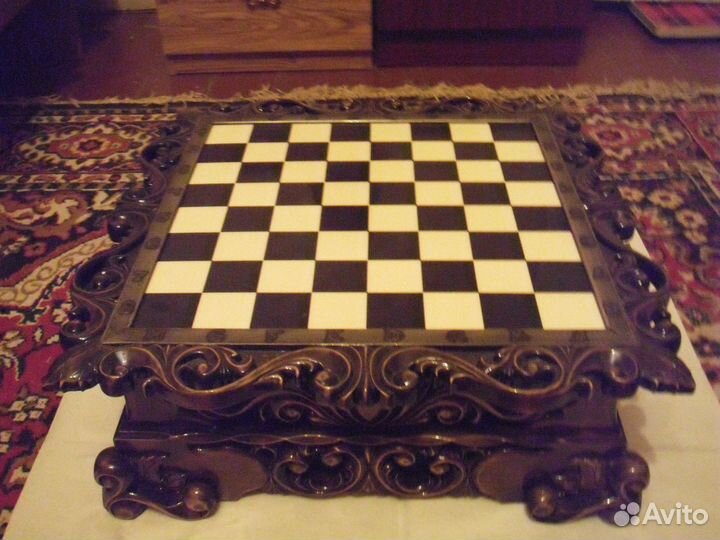 Столик шахматный
