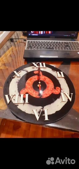 Часы из эпоксидной смолы ручной работы